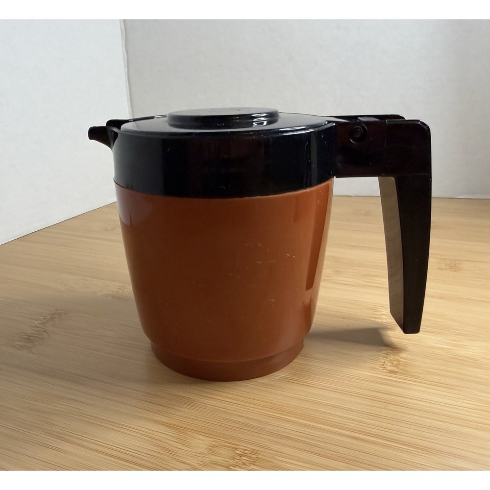 Vintage Brown Rubbermaid Insulated 10 oz Carafe Coffee Tea Retro Flip Lid 3341